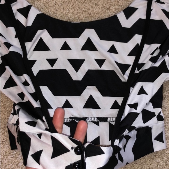 Backless dressy crop top - Picture 3 of 3